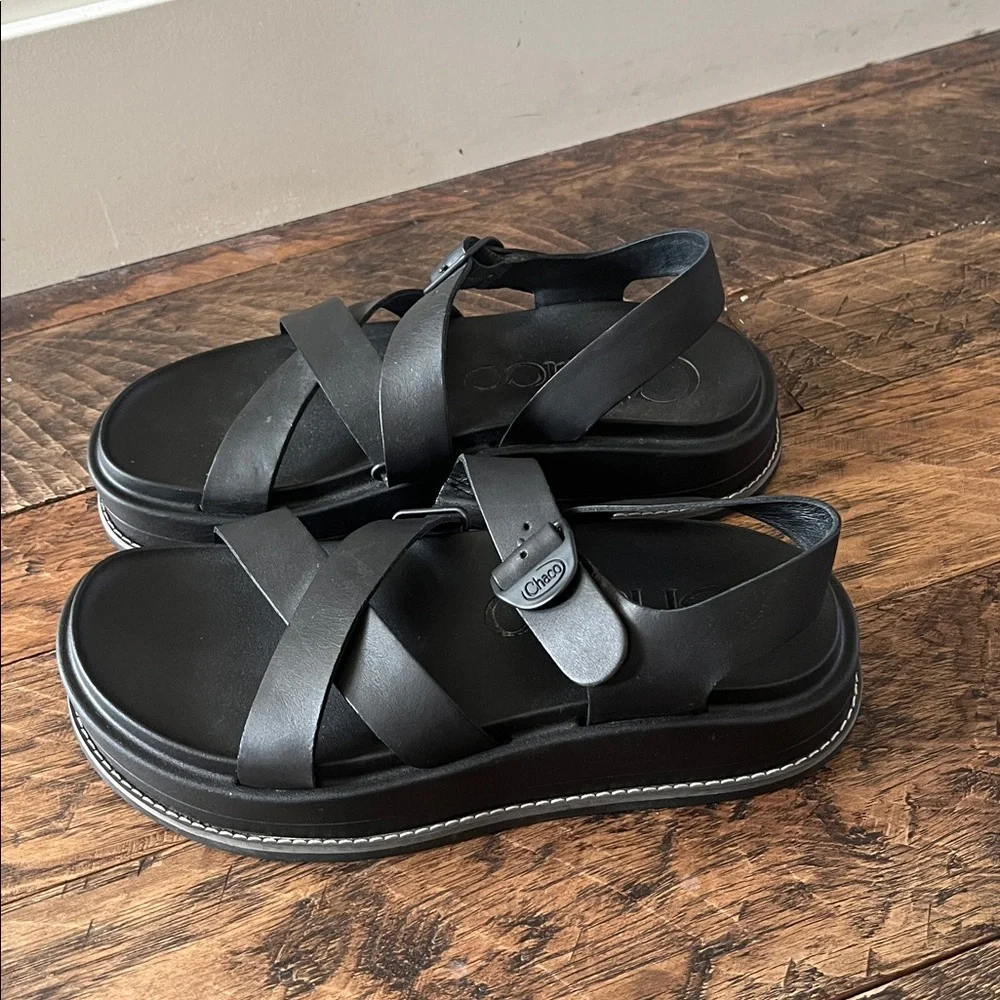 Chaco Townes Midform Sandal in black full-grain leather sz 8 - Picture 2 of 5